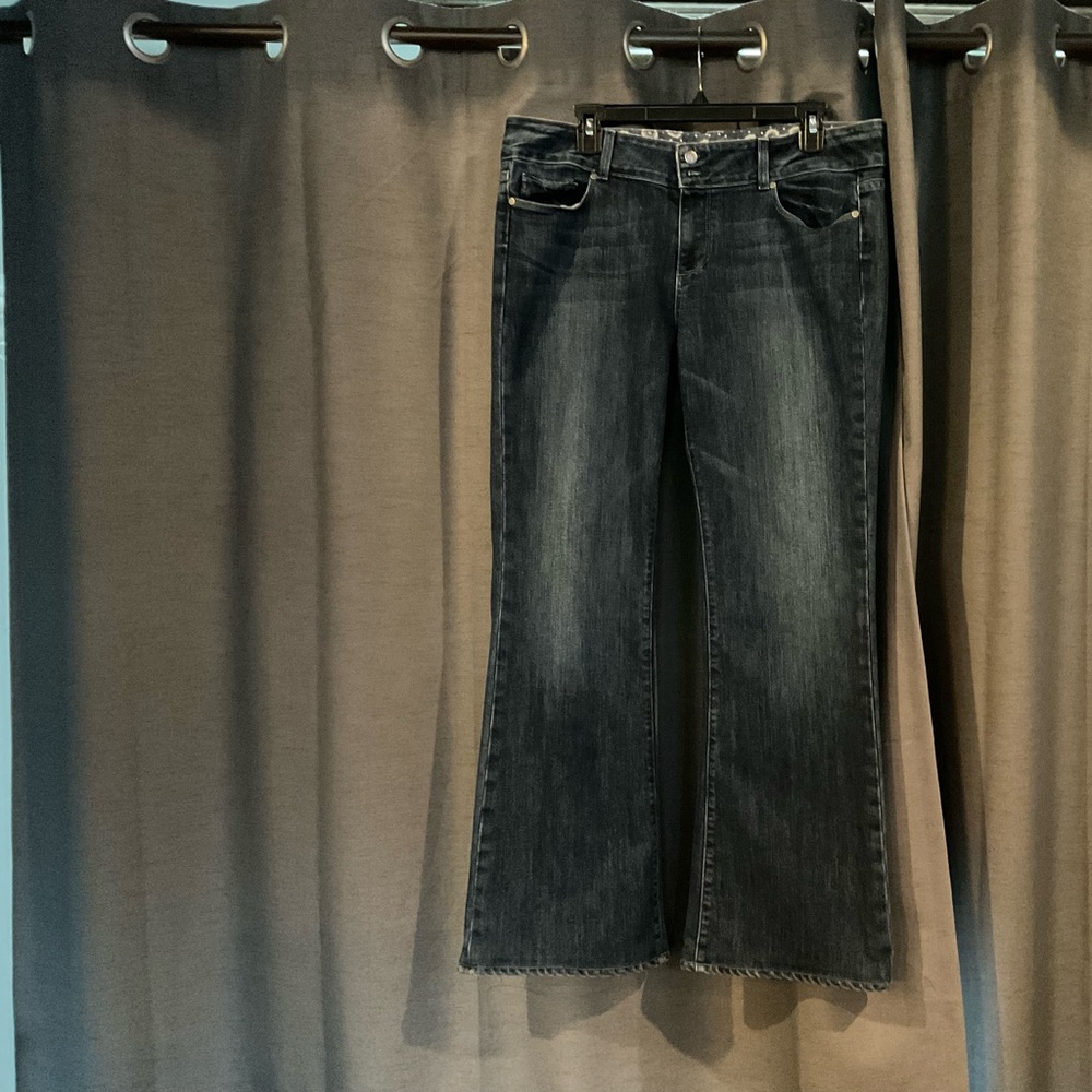 Paige jeans in a dark wash, size 33. Excellent, Like new condition.